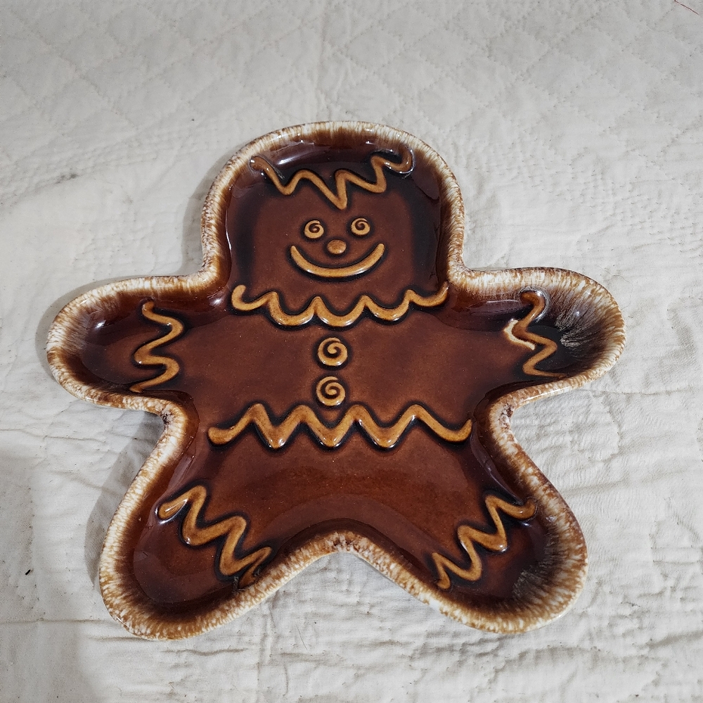 Hull USA Brown Drip Gingerbread Man Plate